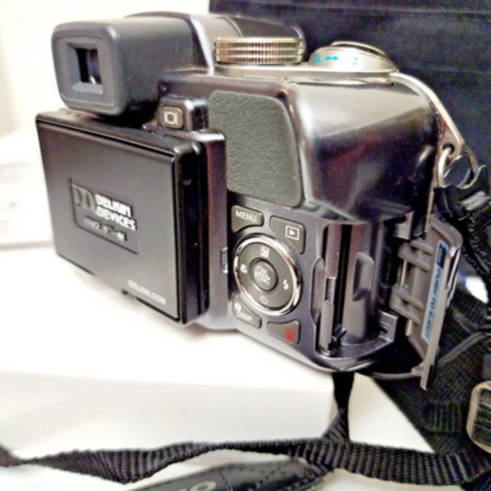OLYMPUS SP-550UZ Digital Camera 7.1MP 28mm Wide Angle 18x OptZoom & Case…